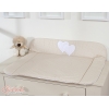 Vaipanvaihtoalusta, pehmeä - Hanging Hearts Beige Valkoisilla Pilkuilla