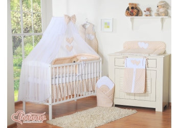 11-osainen vuodevaatesetti vauvalle + hyttysverkko - Hanging Hearts Beige Valkoisilla Pilkuilla