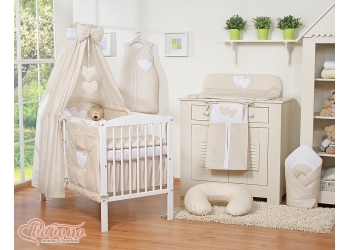 11-osainen vuodevaatesetti vauvalle + katosverho - Hanging Hearts Beige Valkoisilla Pilkuilla