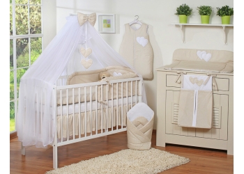 7-osainen vauvan pussilakanasetti ja hyttysverkko - Hanging Hearts Beige Valkoisilla Pilkuilla