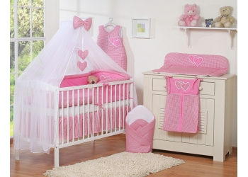 7-osainen vauvan pussilakanasetti ja hyttysverkko - Hanging Hearts Vaaleanpunainen Ruutukuvio