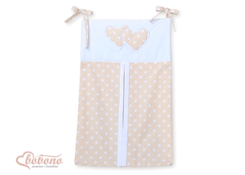 Säilytyspussi vaipoille - Hanging Hearts  Beige Valkoisilla Pilkuilla