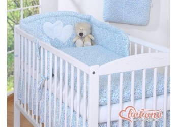 Vauvan sängyn reunapehmuste - Hanging Hearts  Sininen Kukkaketo Kukat