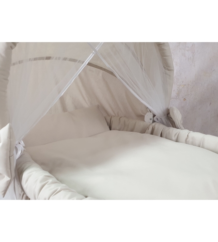 Beige kuomullisen XL vauvankorin tekstiilisetti