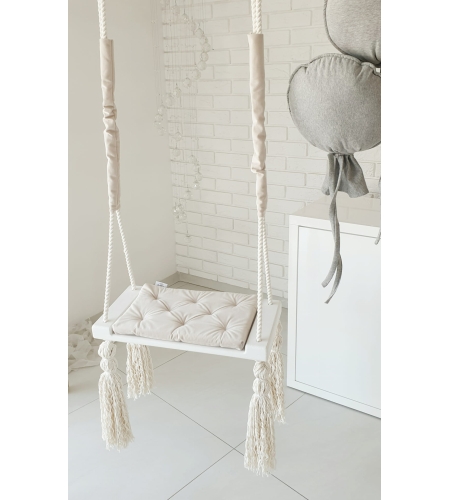 Kaunis vintage-tyylinen keinu lapsellesi