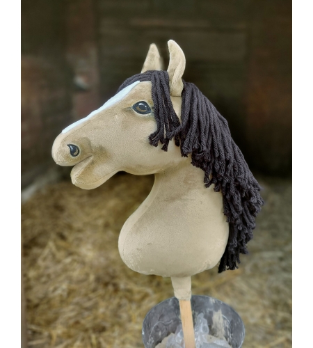 Keppihevonen - Hobby Horse A3 Hiirakko, Pitkä Musta Harja ja Valkoinen Piirto