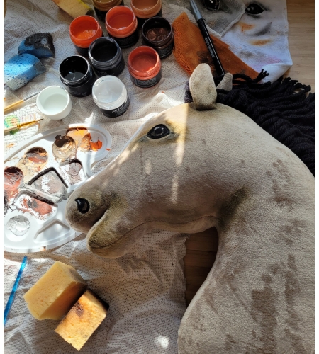 Keppihevonen - Hobby Horse A3 Hiirakko, Pitkä Musta Harja ja Valkoinen Piirto