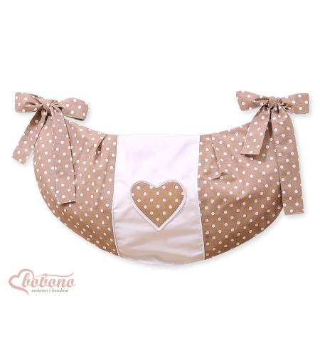 Lelupussukka pinnasänkyyn - Hanging Hearts Valkoisilla Pilkuilla
