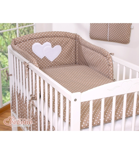 Universaali pinnasängyn reunapehmuste - Hanging Hearts  Valkoisilla Pilkuilla
