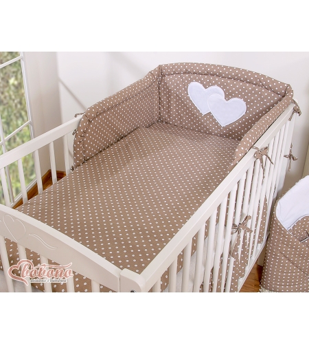Universaali pinnasängyn reunapehmuste - Hanging Hearts  Valkoisilla Pilkuilla