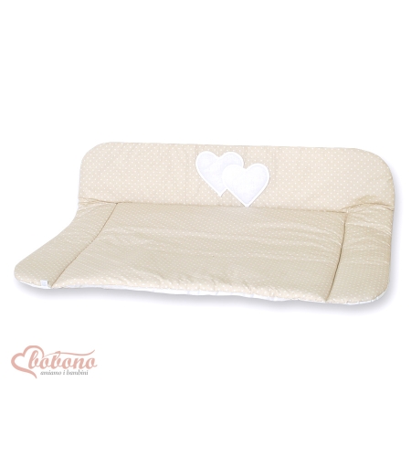 Vaipanvaihtoalusta, pehmeä - Hanging Hearts Beige Valkoisilla Pilkuilla